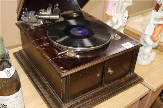 A 1920s wind up gramophone